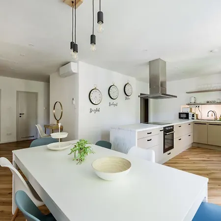 Premium 4br Near Buda Castle *