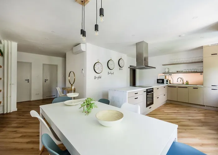 Premium 4br Near Buda Castle *