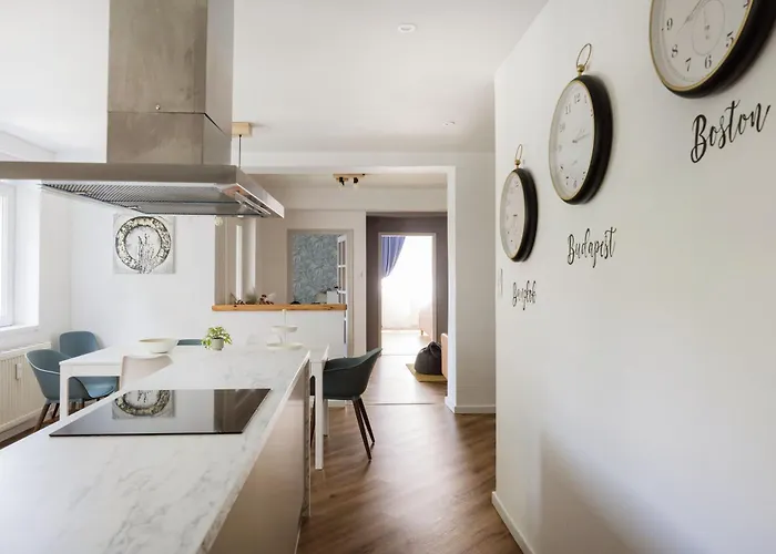 Premium 4br Near Buda Castle Apartament