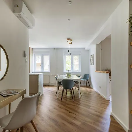 Premium 4br Near Buda Castle דירה *