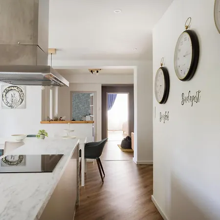 Premium 4br Near Buda Castle דירה
